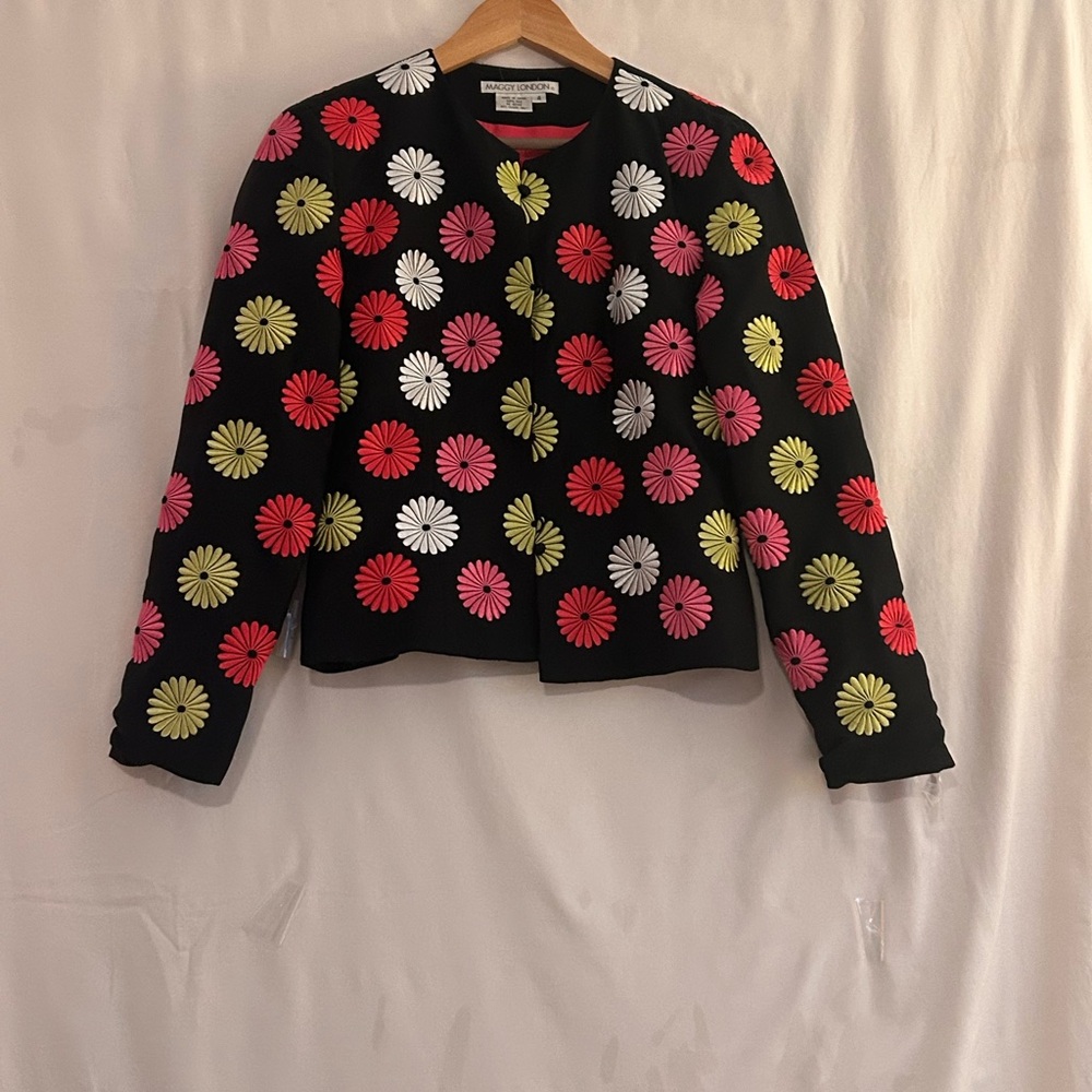 Vintage Maggy  London SZ 4 jacket 
Colorful Embroidered Flowers
SILK